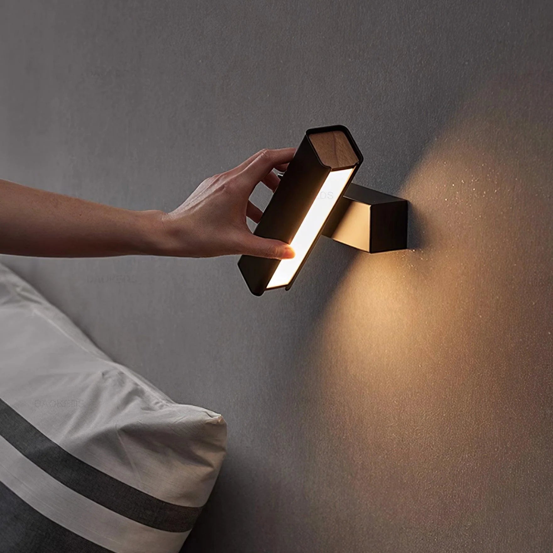 Moderne rotierende LED -Wandlampe