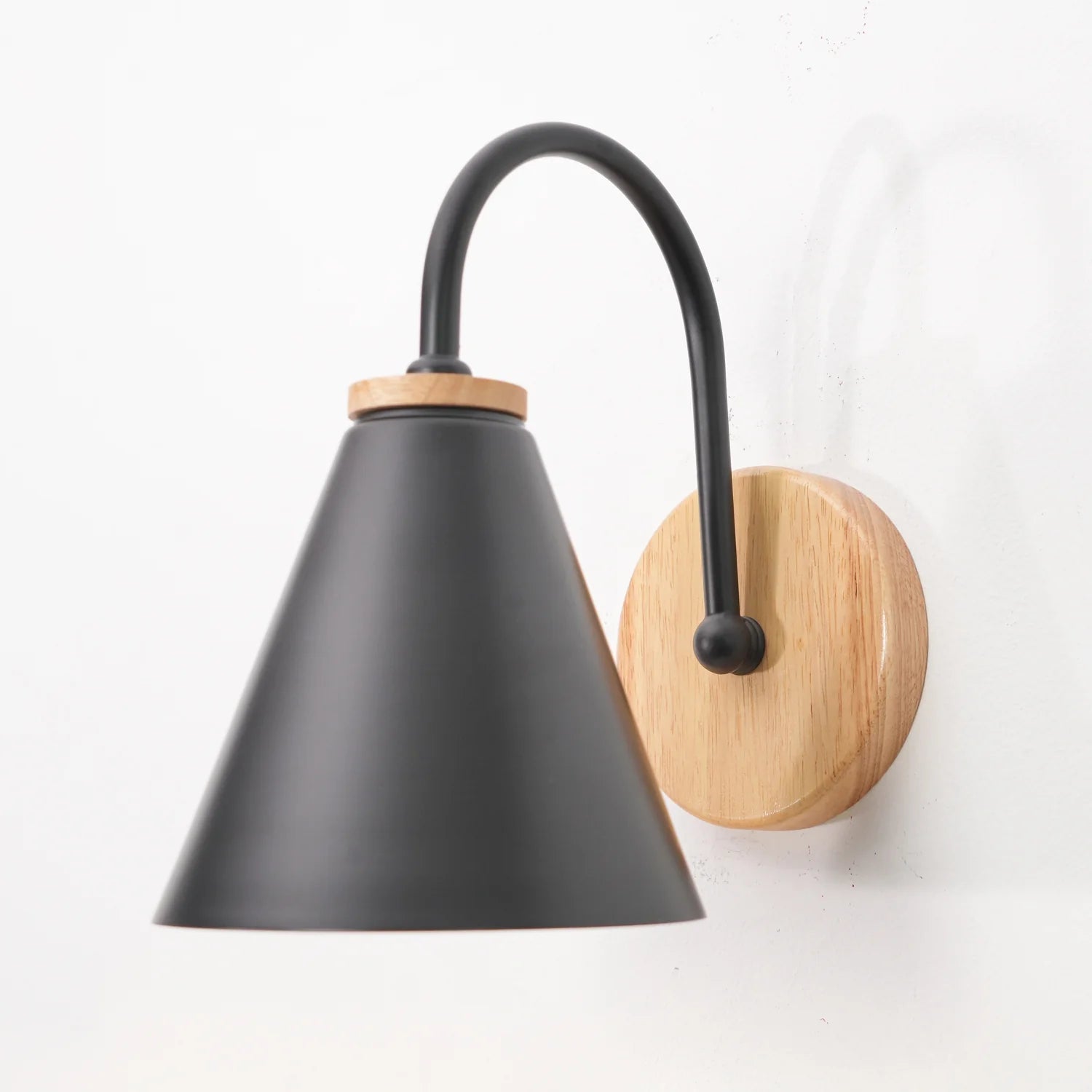 Wandlampe im skandinavischen Stil