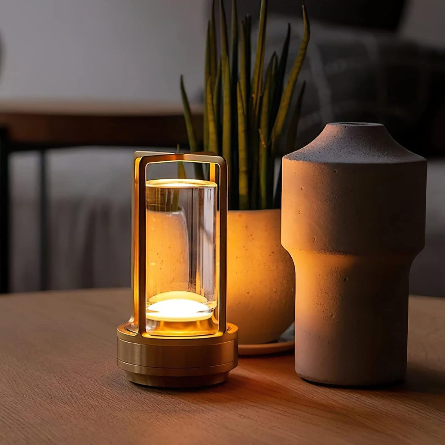 Dimmbare Tischlampe mit handpoliertem Kristallglas
