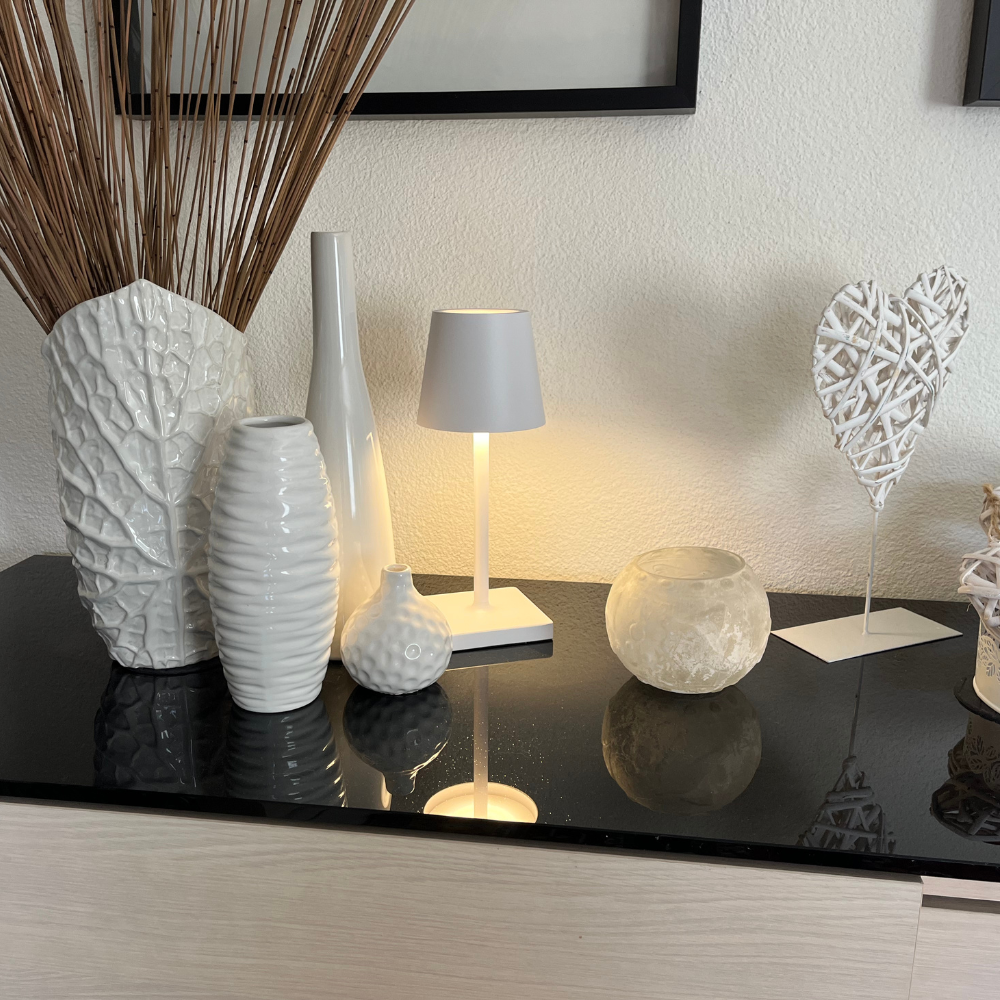 Dimmbare Aufladbare LED-Leuchte