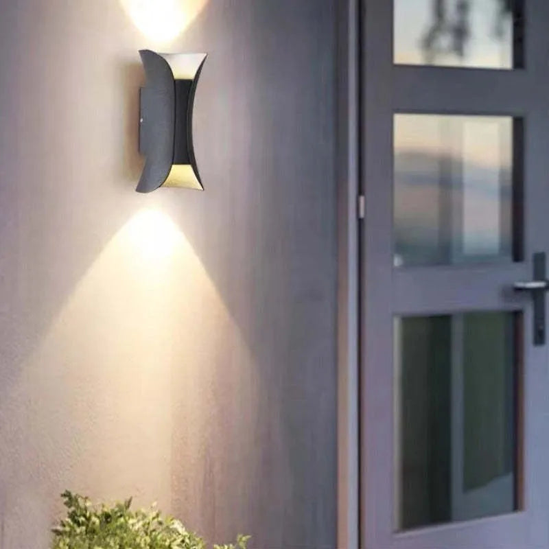 Orr Curved Outdoor LED Light – Wetterfeste Wandleuchte mit IP65 Schutz
