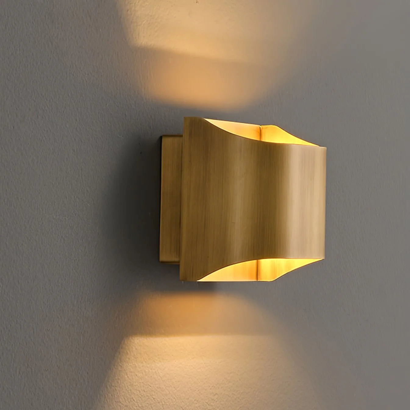 Leclerc Form Messinglampe