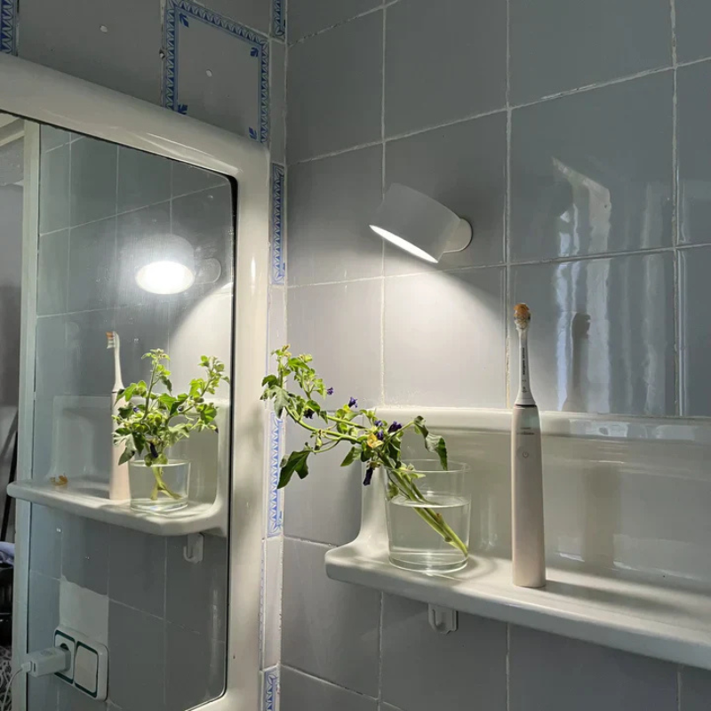 Kabellose Dimmbarer LED-Wandleuchte mit 360° Drehfunktion