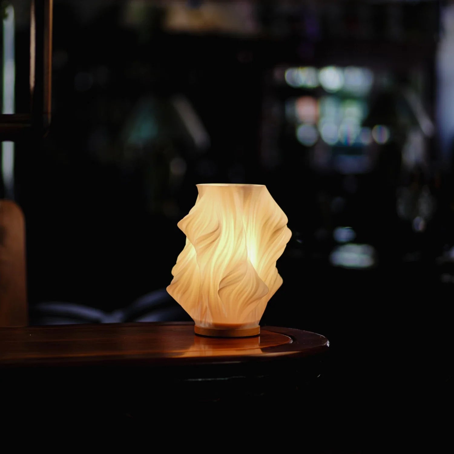 LED Tischlampe Wellenstruktur – Dimmbare Designerlampe mit USB-Anschluss
