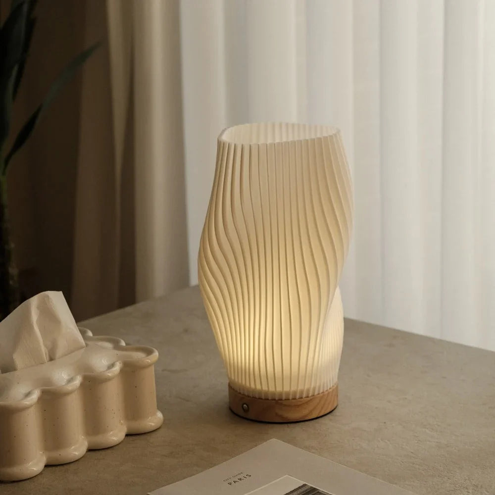 LED Tischlampe Wellenstruktur – Dimmbare Designerlampe mit USB-Anschluss