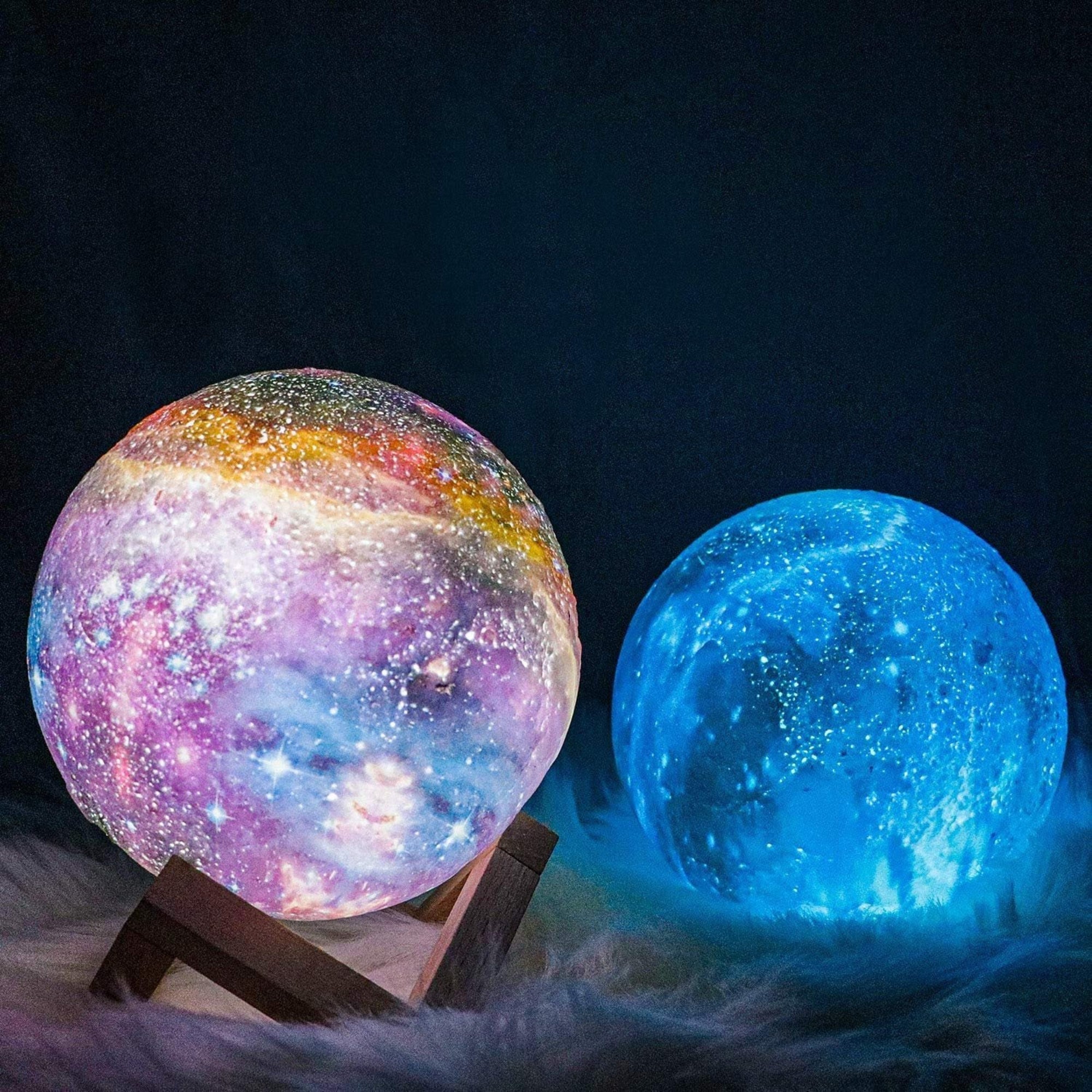 GALAXY MOONLAMP – 3D-Mondlampe mit 16 Farben & Holzständer
