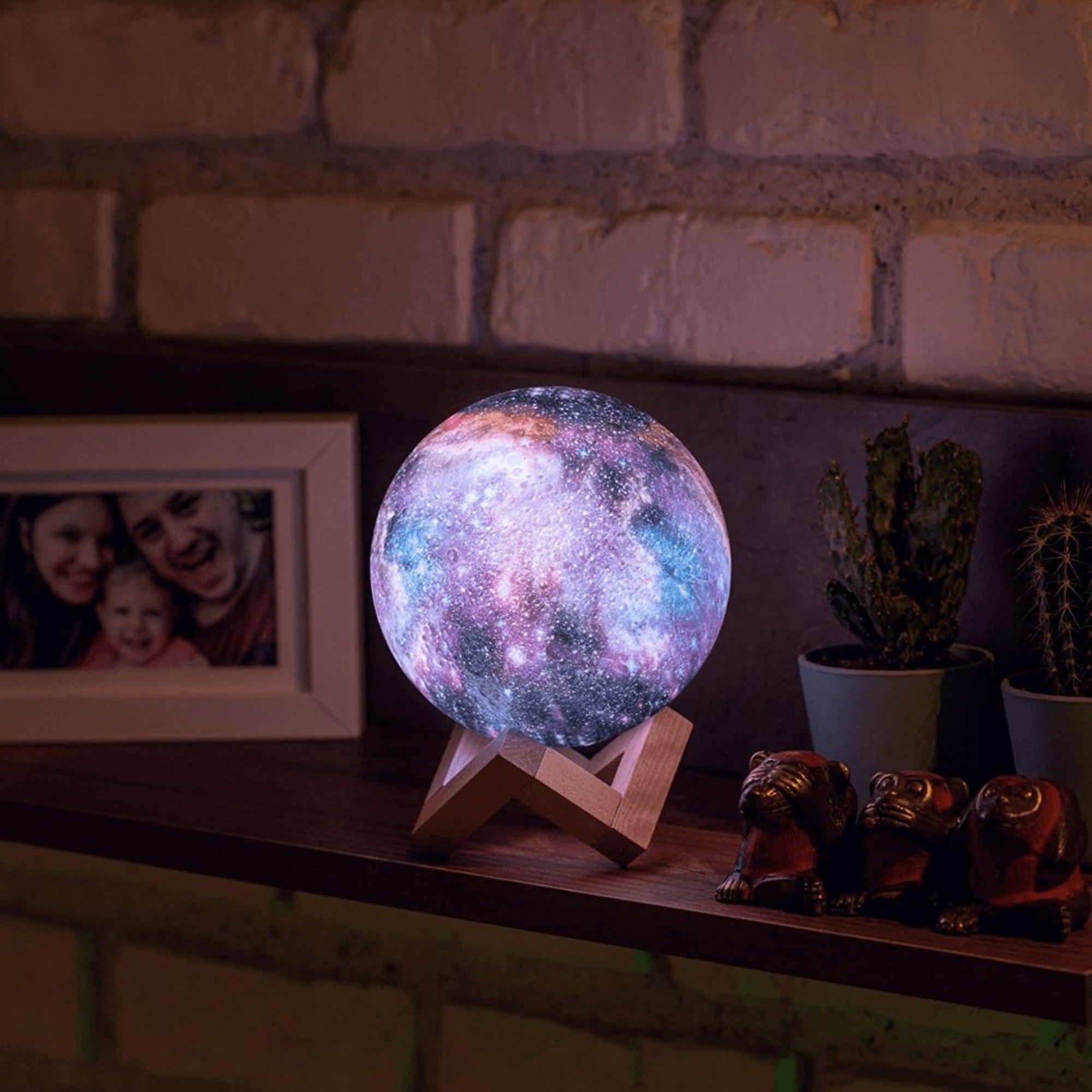 GALAXY MOONLAMP – 3D-Mondlampe mit 16 Farben & Holzständer