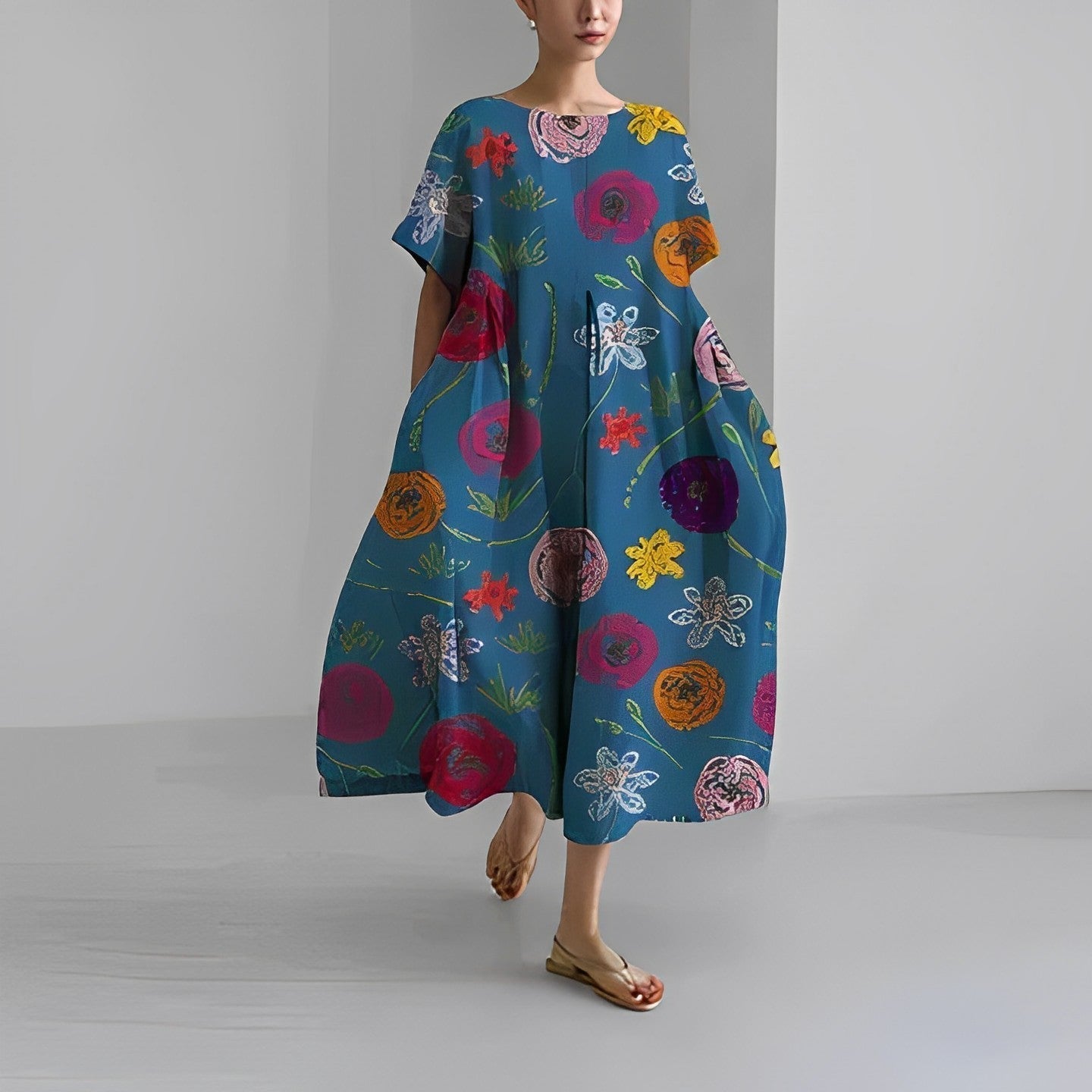 Locker geschnittenes Midikleid mit farbenfrohem Blumenprint