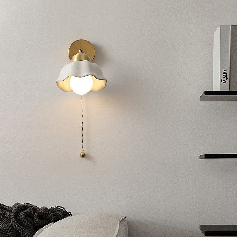 Einfache mittelalterliche Keramik -Nachtwandlampe