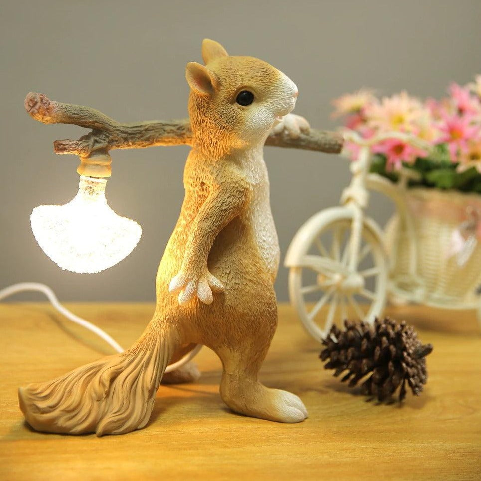 NutroLux Tischlampe Eichhörnchen Deko LED Gold für Wohnzimmer