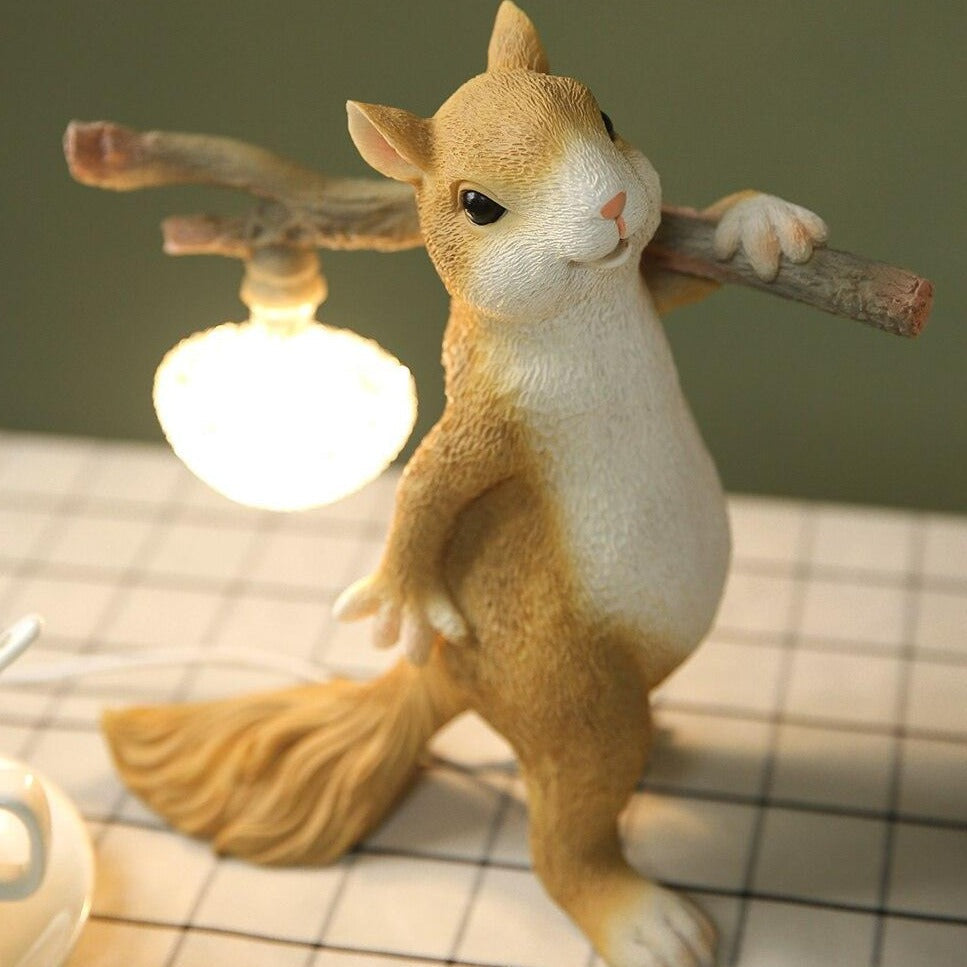 NutroLux Tischlampe Eichhörnchen Deko LED Gold für Wohnzimmer