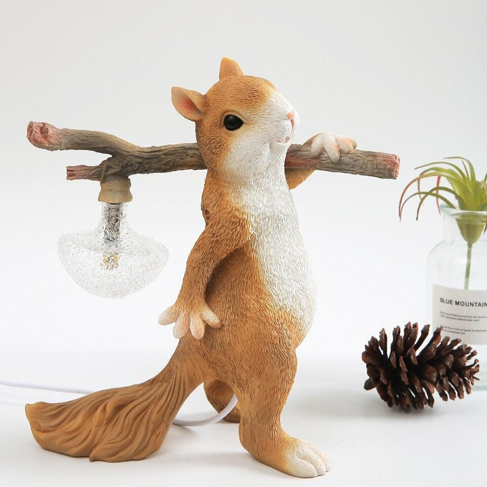 NutroLux Tischlampe Eichhörnchen Deko LED Gold für Wohnzimmer