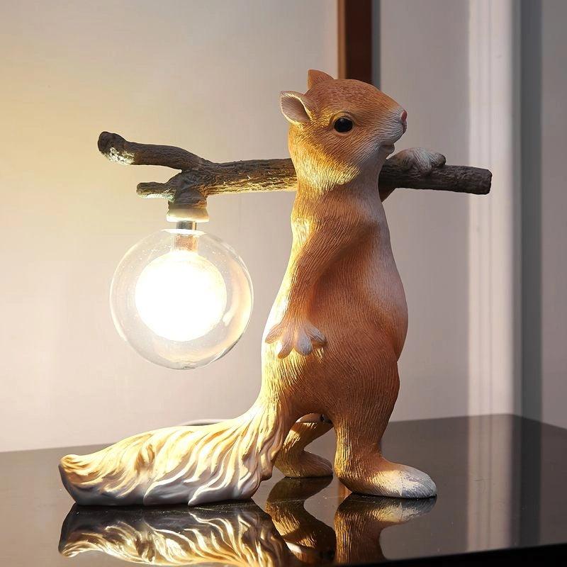 NutroLux Tischlampe Eichhörnchen Deko LED Gold für Wohnzimmer