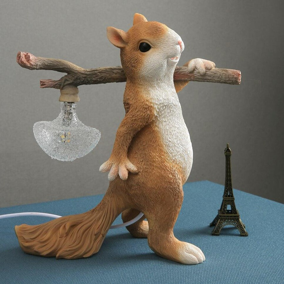NutroLux Tischlampe Eichhörnchen Deko LED Gold für Wohnzimmer