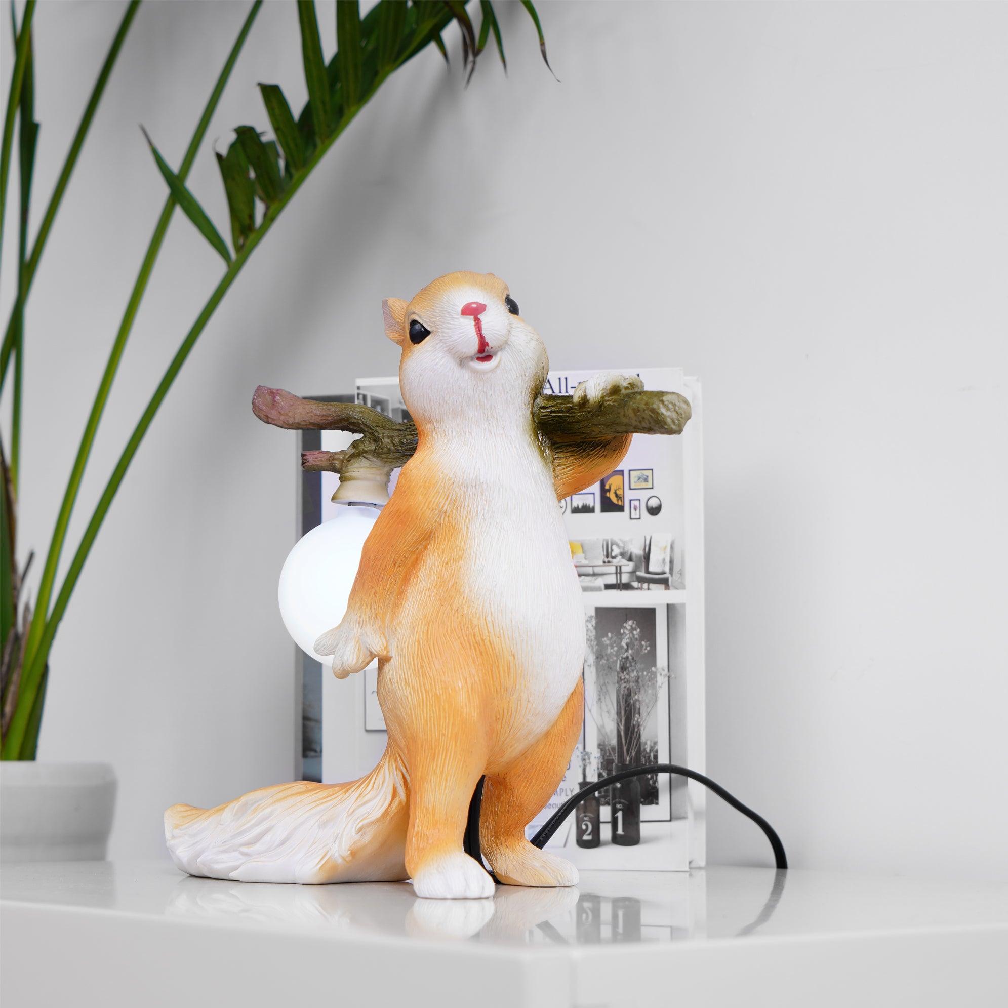 NutroLux Tischlampe Eichhörnchen Deko LED Gold für Wohnzimmer