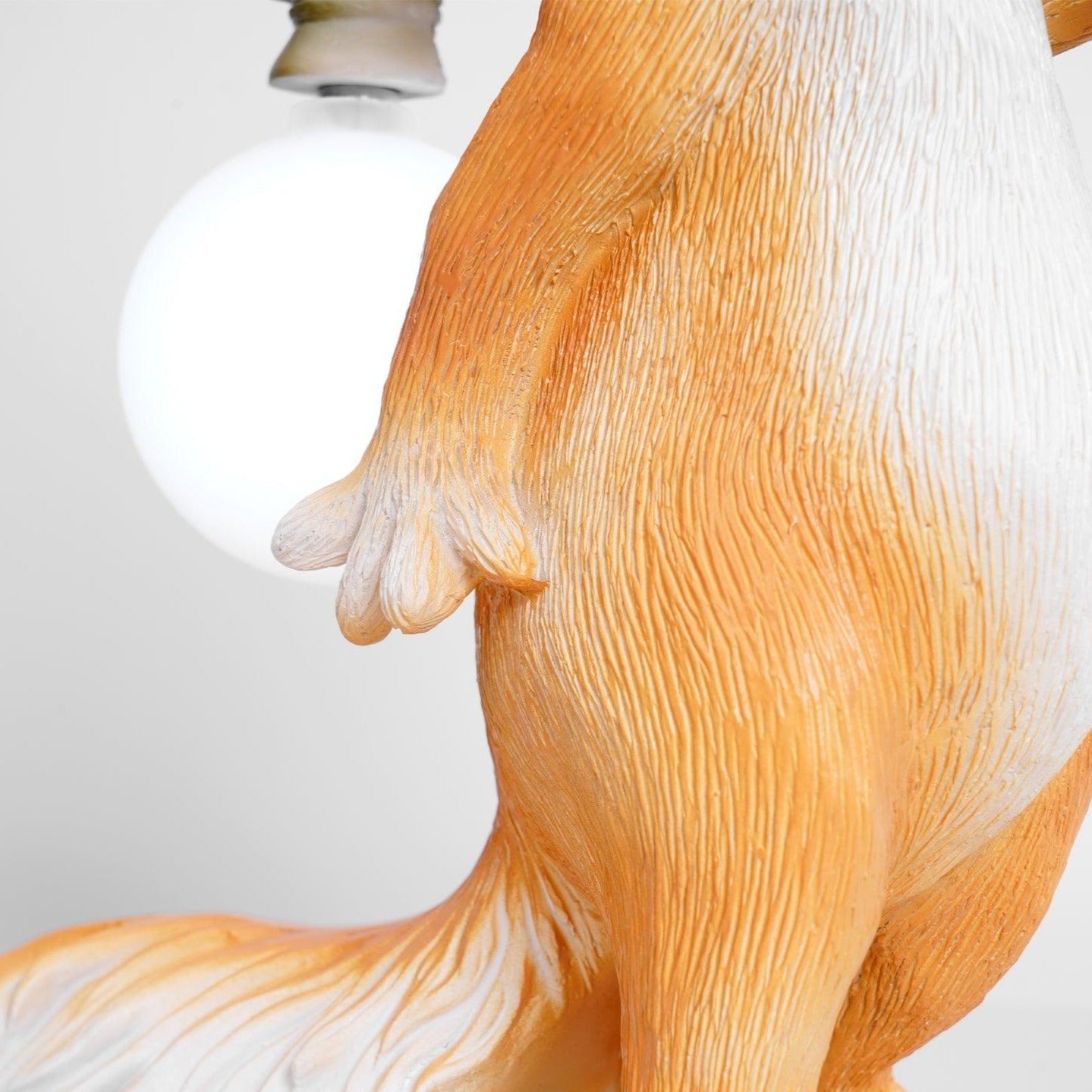 NutroLux Tischlampe Eichhörnchen Deko LED Gold für Wohnzimmer
