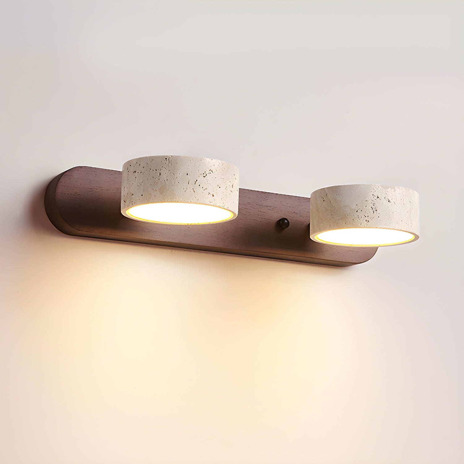 Travero Duo Wandleuchte – Modern, Doppelarm, Travertin-Optik