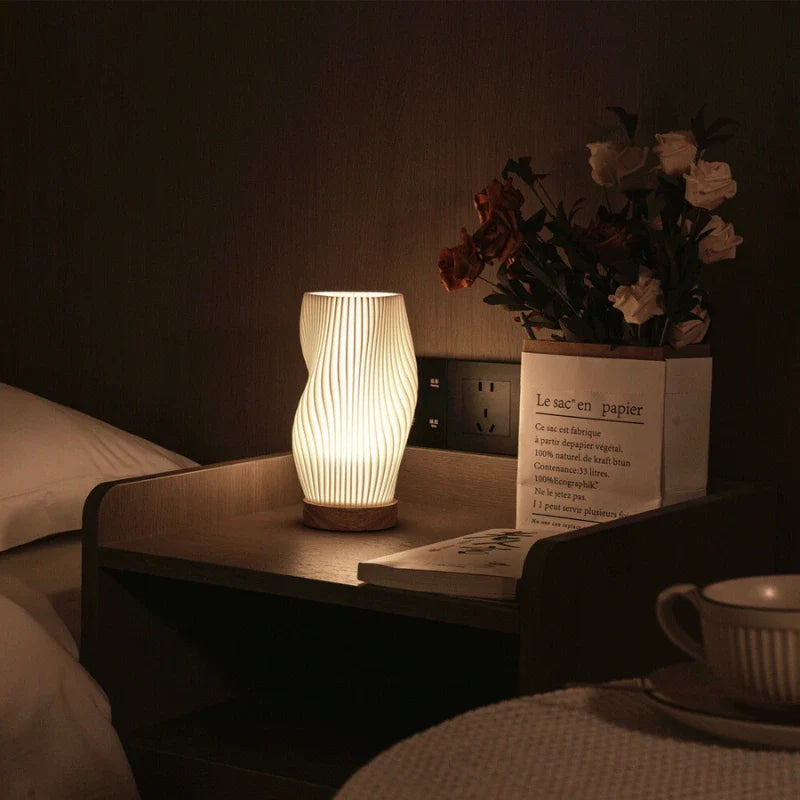 LED Tischlampe Wellenstruktur – Dimmbare Designerlampe mit USB-Anschluss