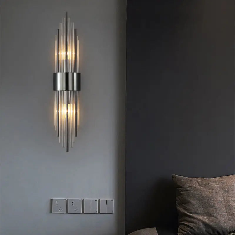Schicke nordische moderne Goldwandlampe