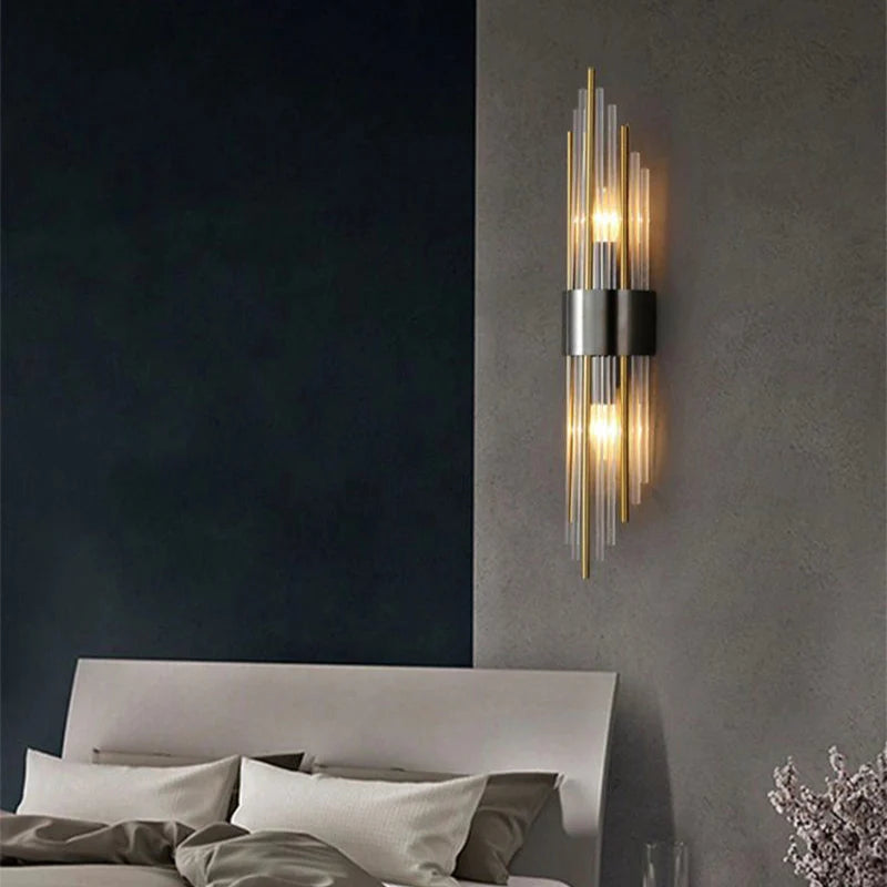 Schicke nordische moderne Goldwandlampe
