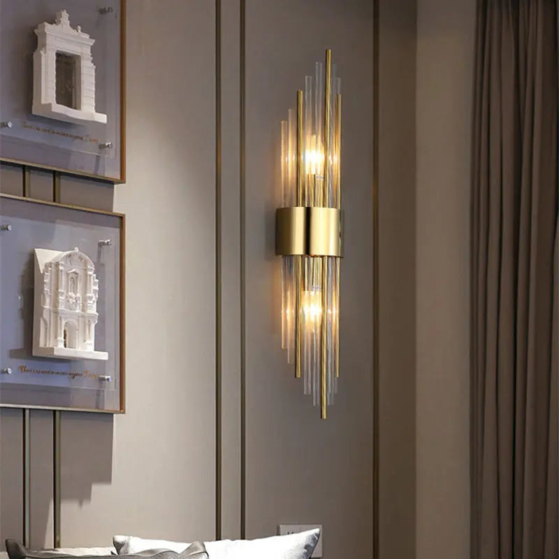 Schicke nordische moderne Goldwandlampe