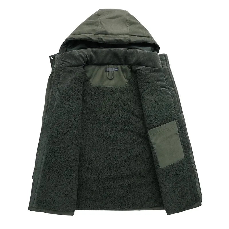 Gefütterte Herren-Winterjacke mit Kapuze und funktionalen Taschen