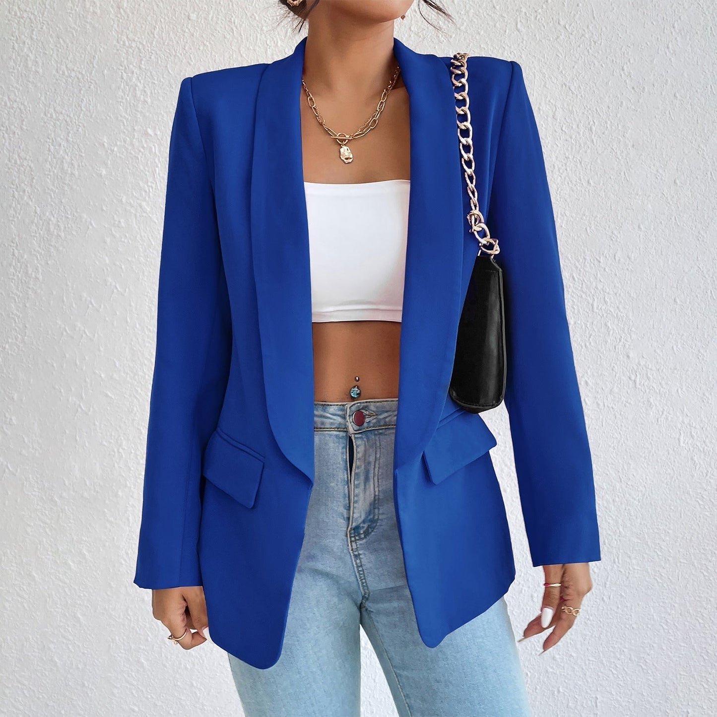 Zeitloser Damenblazer mit eleganter Silhouette und klarer Linienführung