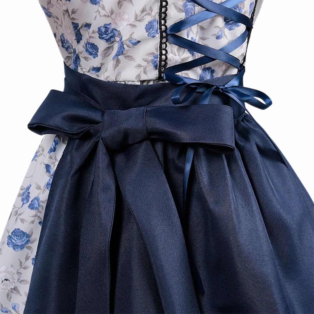 Elegantes Dirndlkleid mit Schürze im traditionellen Oktoberfest-Look