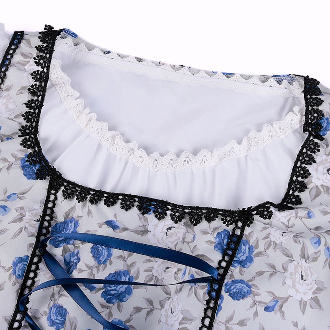 Elegantes Dirndlkleid mit Schürze im traditionellen Oktoberfest-Look