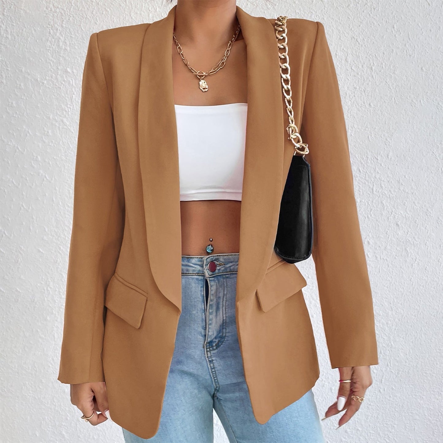 Zeitloser Damenblazer mit eleganter Silhouette und klarer Linienführung