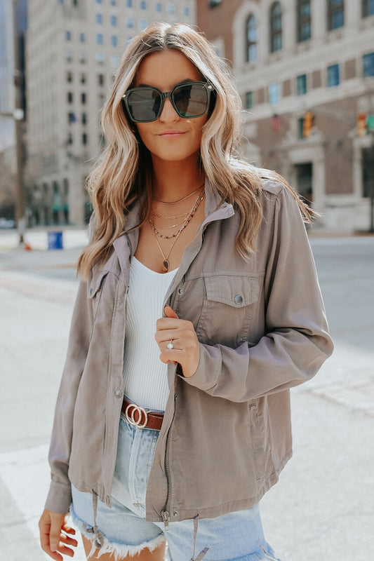 Moderne Damenjacke mit lässigem Schnitt und urbanem Look