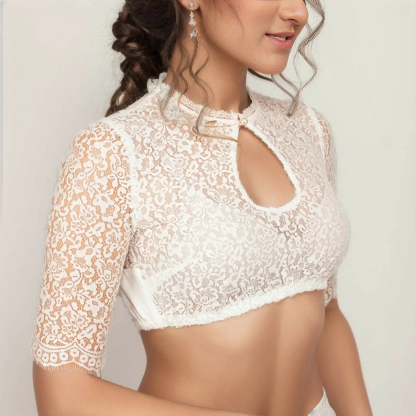Spitzen-Dirndlbluse mit Wickelstil – perfekt fürs Oktoberfest