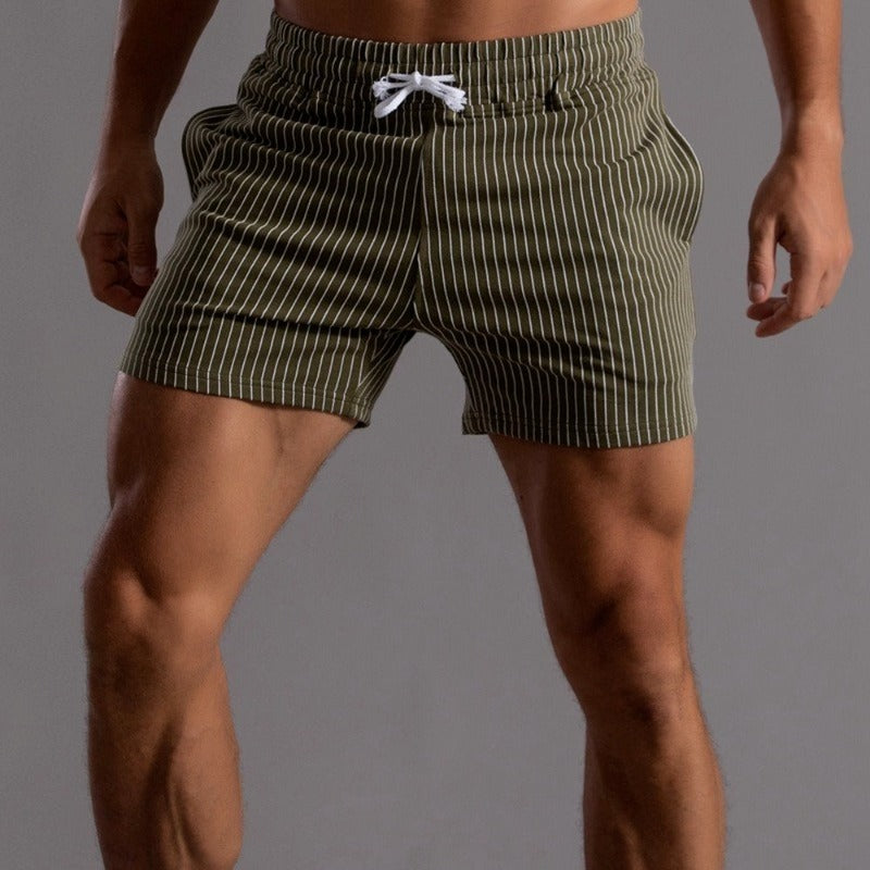 Sportliche Herren-Shorts mit körpernaher Passform und Kordelzug