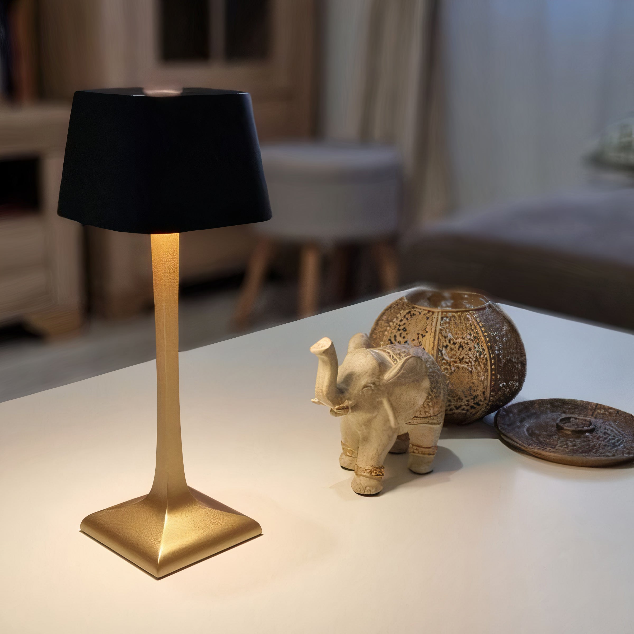 Moderne kabellose Tischlampe