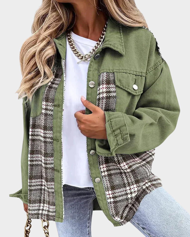 Damen Jeansjacke im modernen Patchwork-Stil mit Karodetails