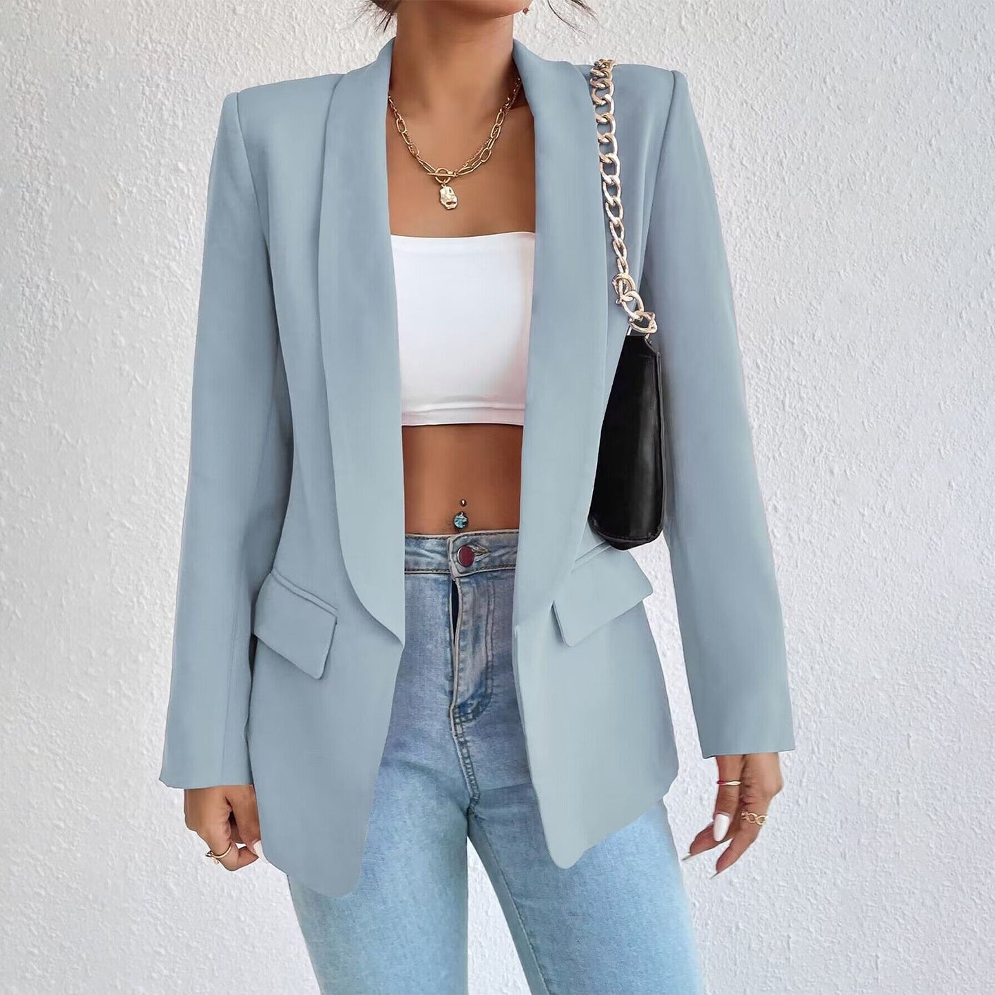Zeitloser Damenblazer mit eleganter Silhouette und klarer Linienführung