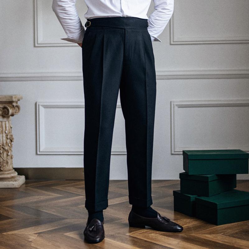 Herren Anzughose mit hohem Bund und schmalem geradem Bein im britischen Stil