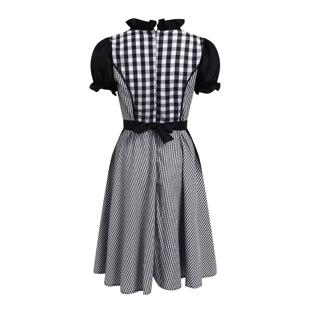 Traditionelles kariertes Dirndlkleid mit Stickereien für das Oktoberfest
