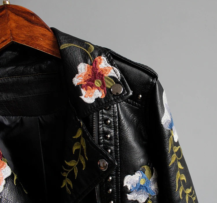 Bestickte Damen Kunstlederjacke im Bikerstil