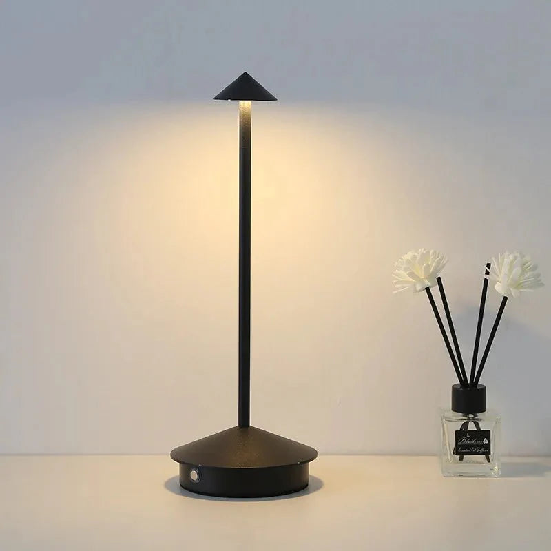 LED-Pfeilkopf-Tischlampe kabellos mit Touchfunktion