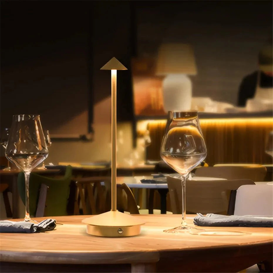 LED-Pfeilkopf-Tischlampe kabellos mit Touchfunktion