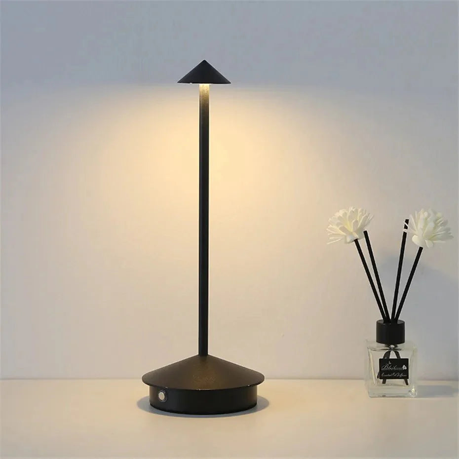LED-Pfeilkopf-Tischlampe kabellos mit Touchfunktion
