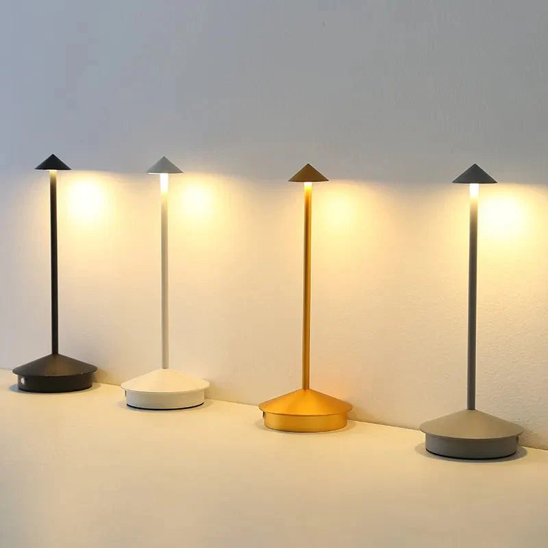 LED-Pfeilkopf-Tischlampe kabellos mit Touchfunktion
