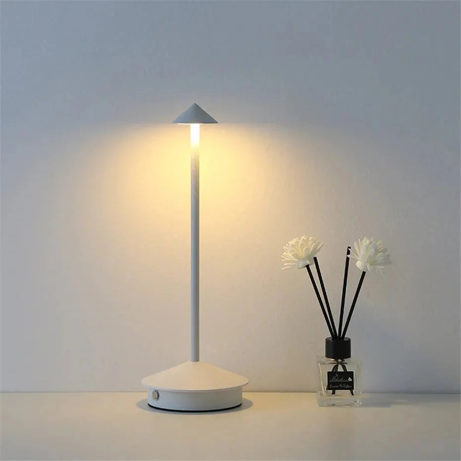 LED-Pfeilkopf-Tischlampe kabellos mit Touchfunktion