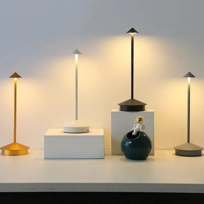 LED-Pfeilkopf-Tischlampe kabellos mit Touchfunktion