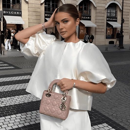 Elegante Satinbluse mit Puffärmeln und glänzender Oberfläche