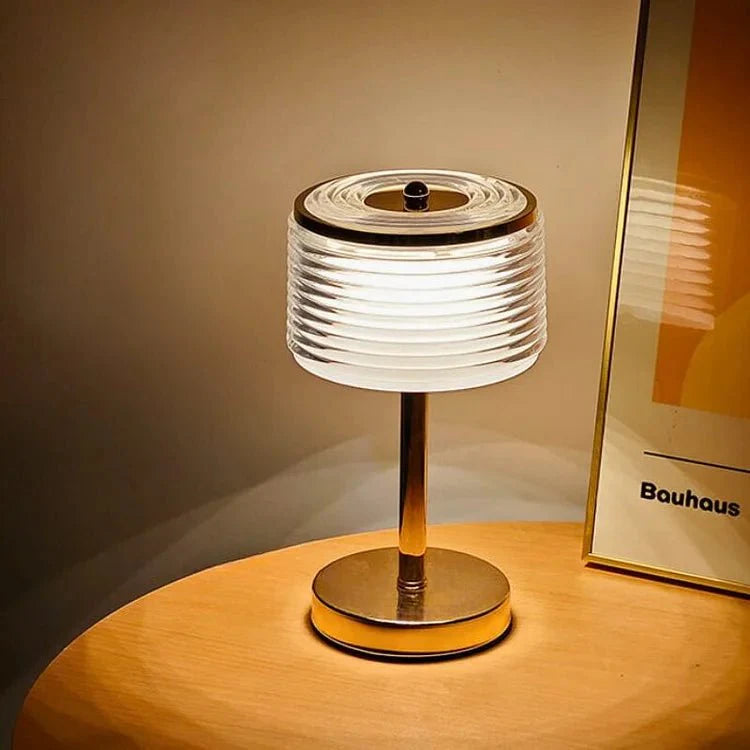 Kabellose Tischlampe mit Glas-Lampenschirm und warmem LED-Licht