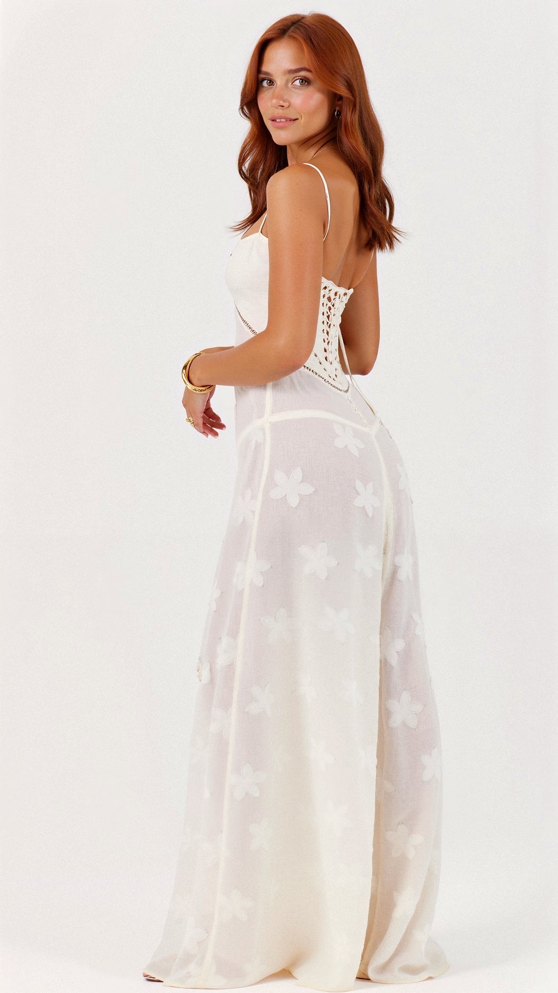 Maxikleid mit Spaghettiträgern und floralen Detail