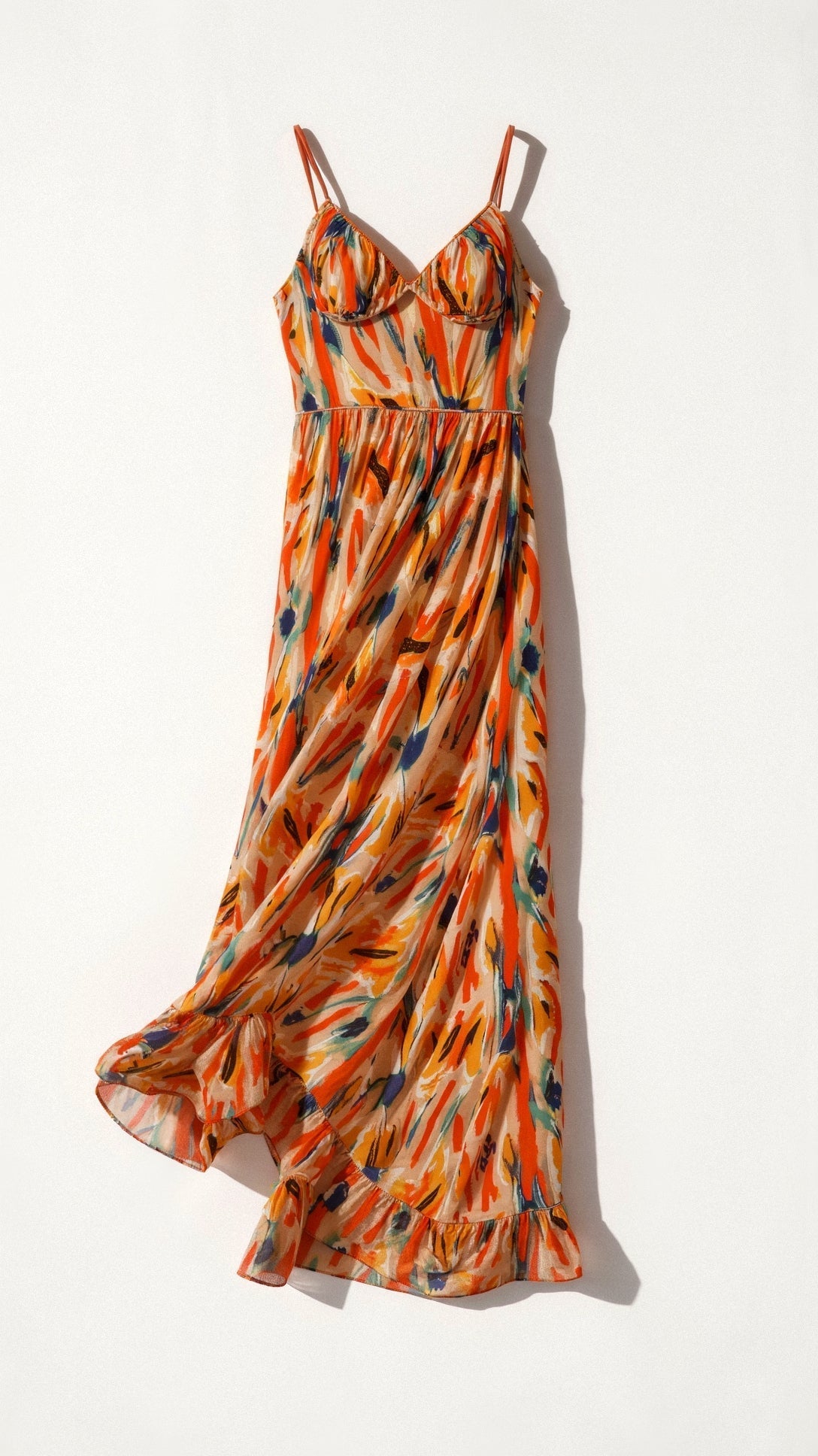Sommerliches Maxikleid mit Spaghettiträgern und abstraktem Print