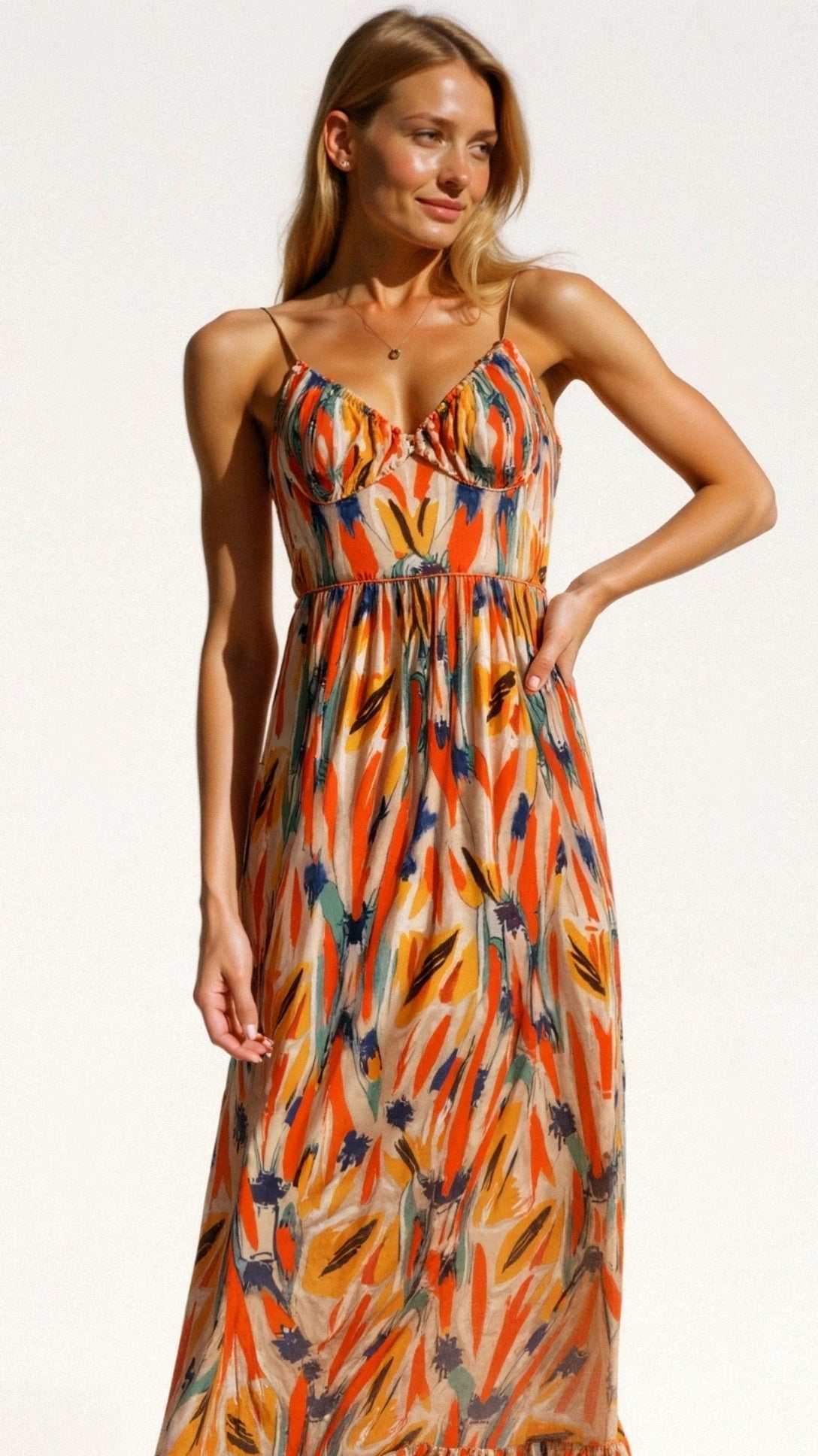 Sommerliches Maxikleid mit Spaghettiträgern und abstraktem Print